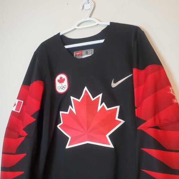 2018 Team Canada Olympic IIHF Nike Hockey Jersey Red Size S - Picture 3 of 6